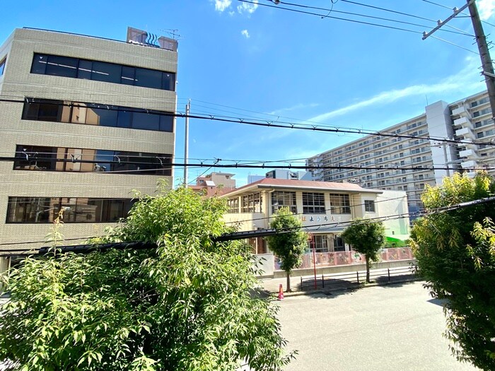 物件内観写真15　(室内からの展望)