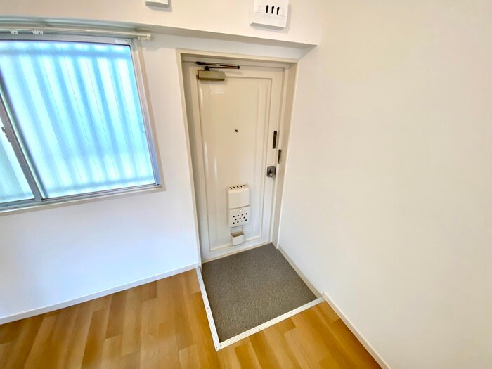 物件内観写真18　(玄関)