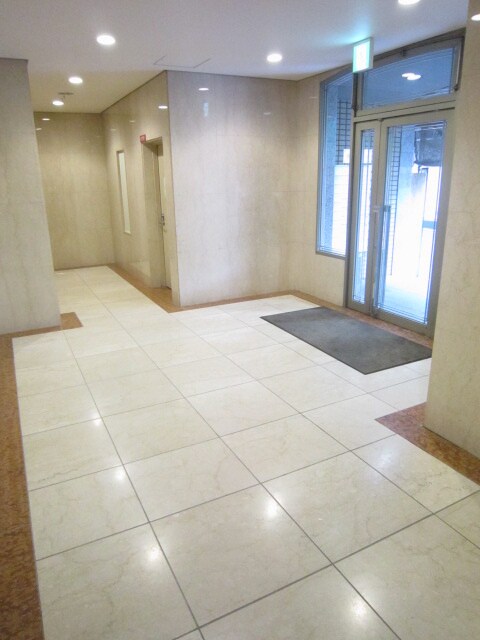 物件外観写真4　(エントランス部分)