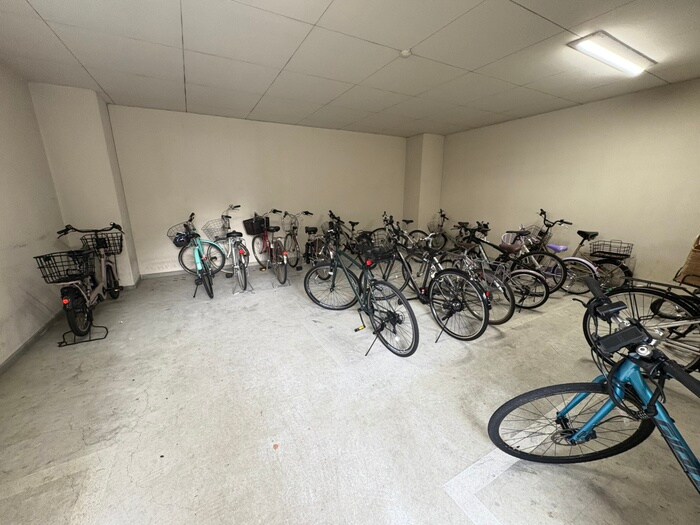 物件外観写真6　(駐輪場)