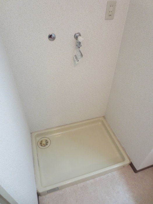 物件内観写真12　(洗濯機置場)