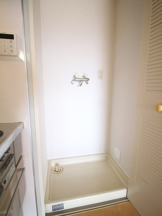 物件内観写真15　(洗濯機置場)