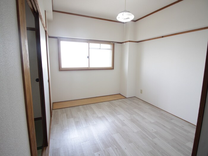 物件内観写真8　(居室)