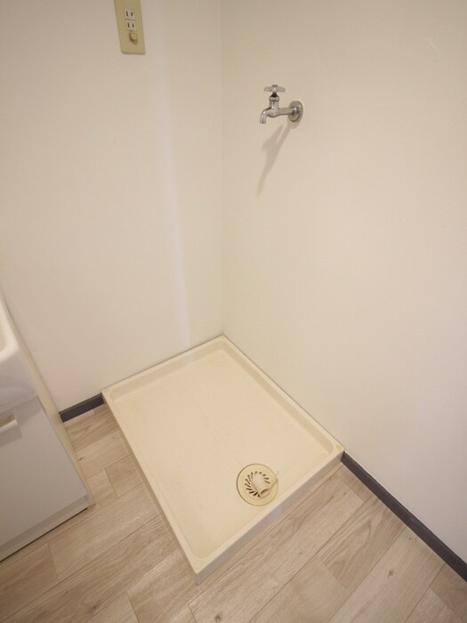 物件内観写真14　(洗濯機置場)