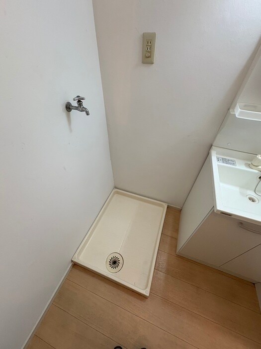 物件内観写真15　(洗濯機置場)