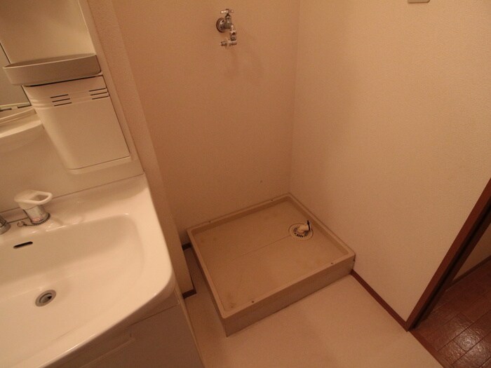 物件内観写真12　(洗濯機置場)