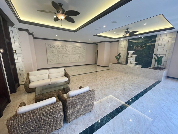 物件外観写真4　(エントランス部分)