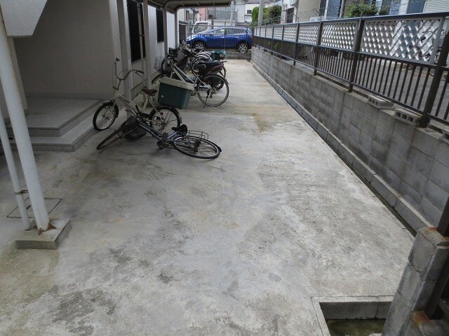 物件外観写真3　(駐輪場)