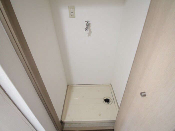 物件内観写真12　(洗濯機置場)