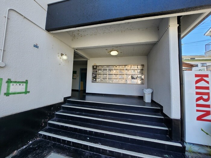 物件外観写真3　(エントランス部分)