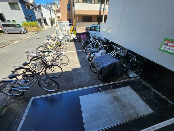 物件外観写真4　(駐車場)