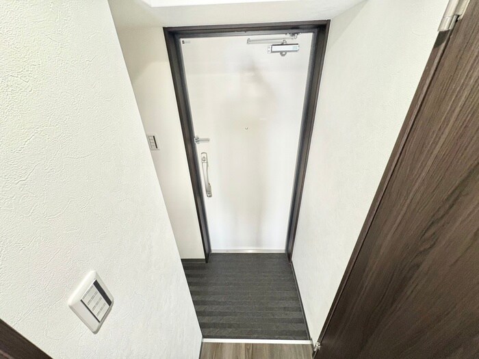 物件内観写真8　(玄関)