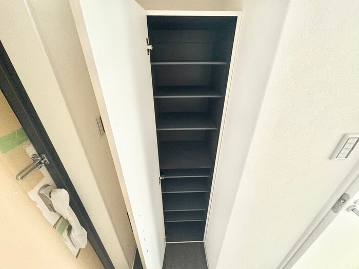 物件内観写真8　(靴箱)