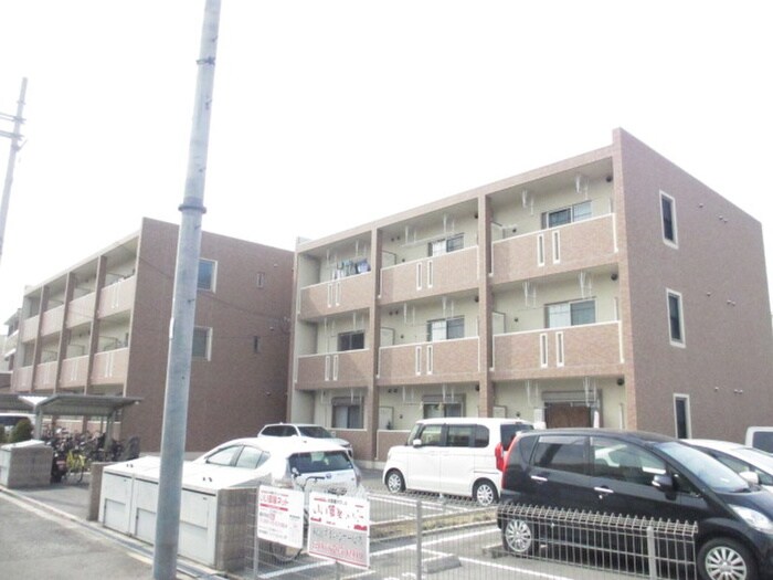 物件外観写真3　(駐車場)