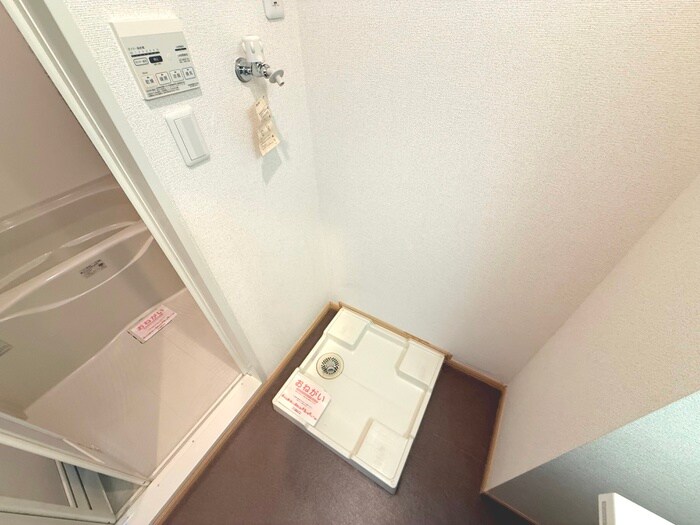 物件内観写真10　(洗濯機置場)