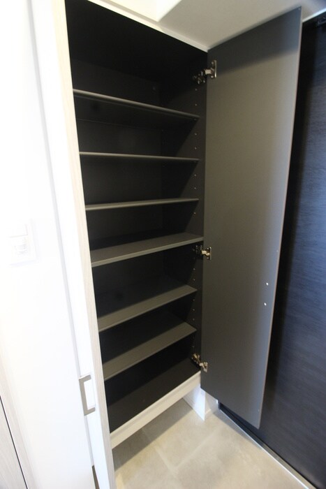 物件内観写真8　(靴箱)