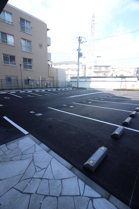 物件外観写真5　(駐車場)