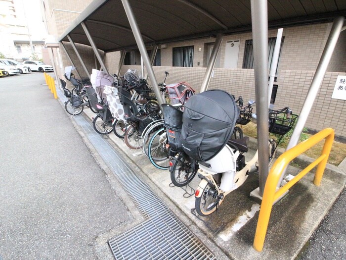 物件外観写真3　(駐輪場)