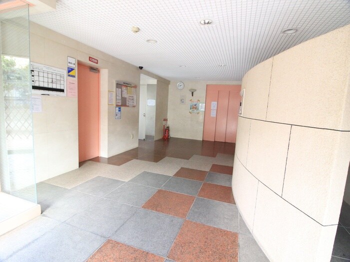 物件外観写真6　(エントランス部分)