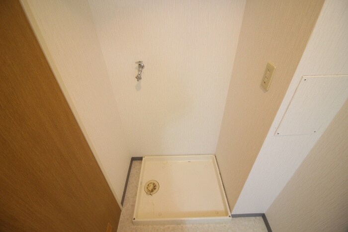 物件内観写真10　(洗濯機置場)
