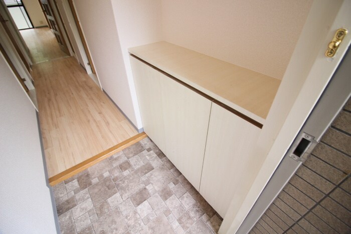 物件内観写真15　(玄関)