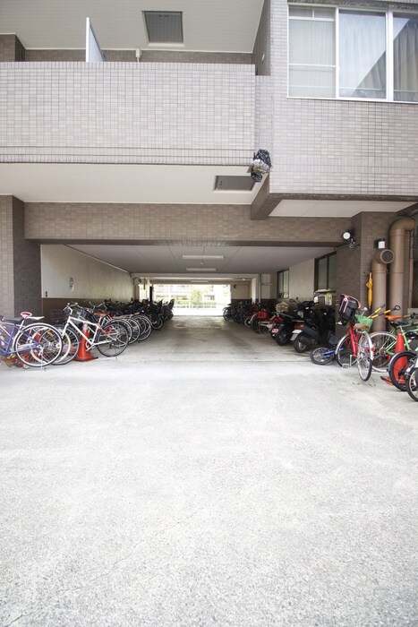 物件外観写真4　(駐輪場)