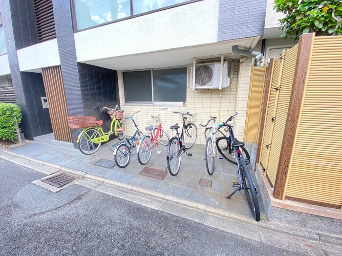 物件外観写真4　(駐輪場)