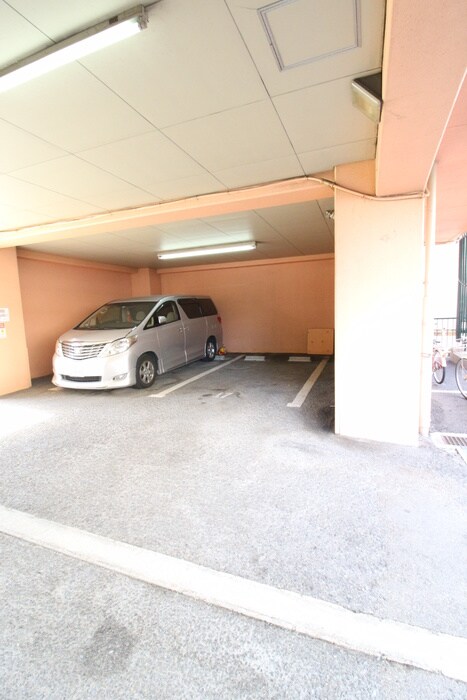 物件外観写真6　(駐車場)