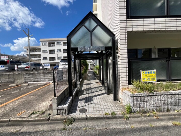 物件外観写真2　(エントランス部分)