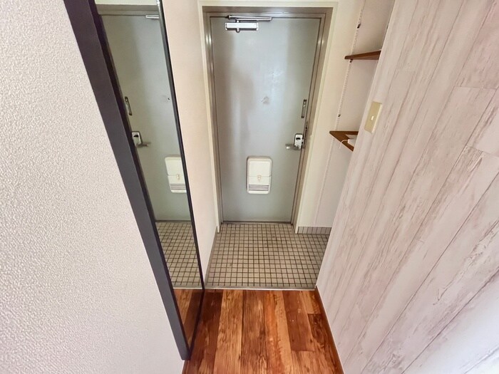 物件内観写真17　(玄関)