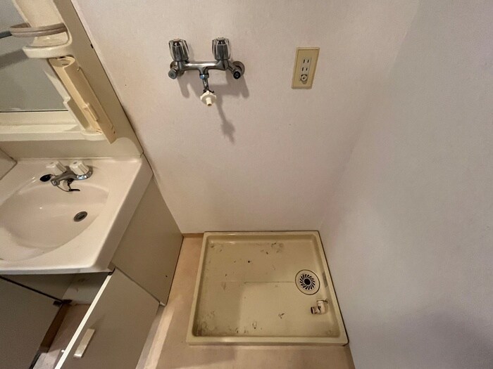 物件内観写真18　(洗濯機置場)