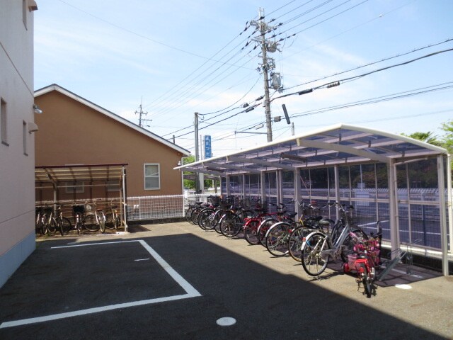 物件外観写真3　(駐輪場)