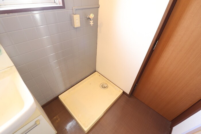 物件内観写真13　(洗濯機置場)