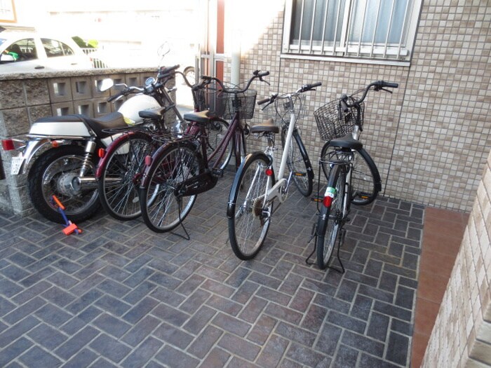 物件外観写真5　(駐輪場)