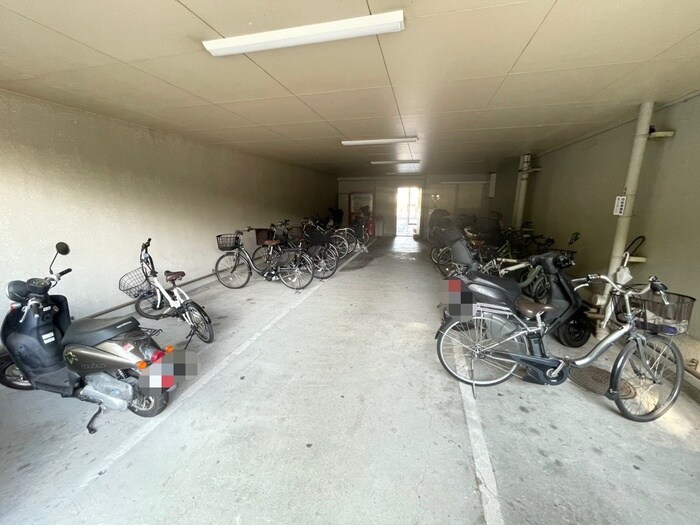 物件外観写真6　(駐輪場)