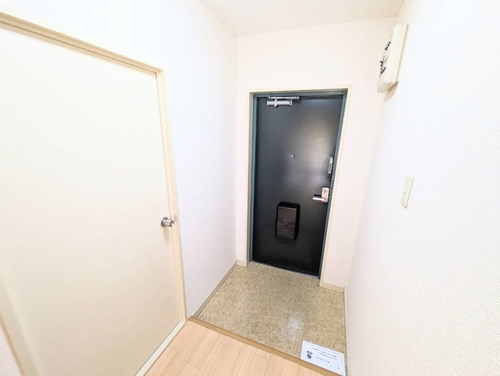 物件内観写真15　(玄関)