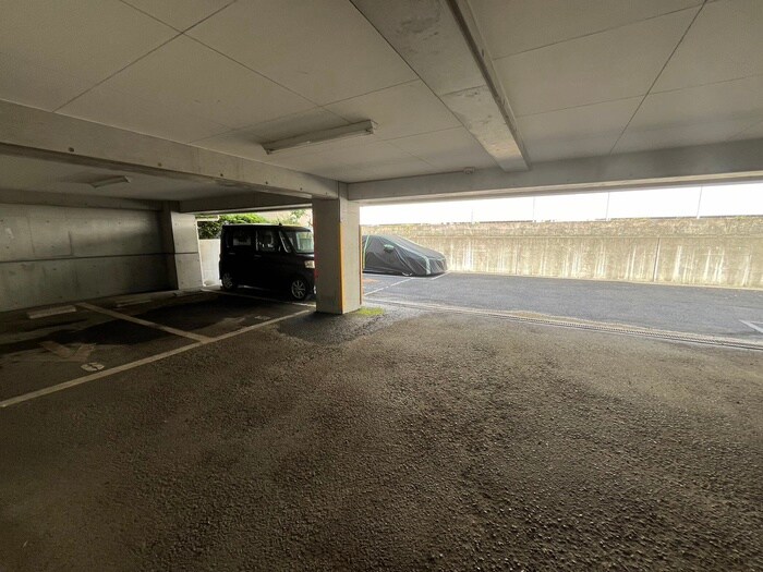 物件外観写真6　(駐車場)