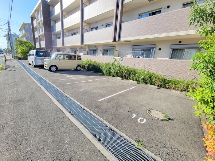 物件外観写真3　(駐車場)