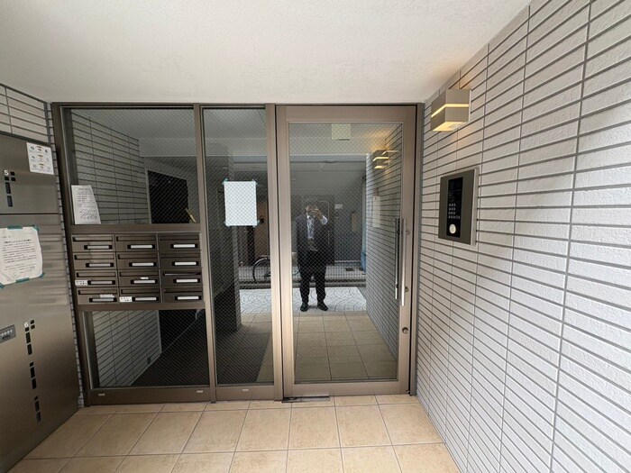 物件外観写真3　(エントランス部分)