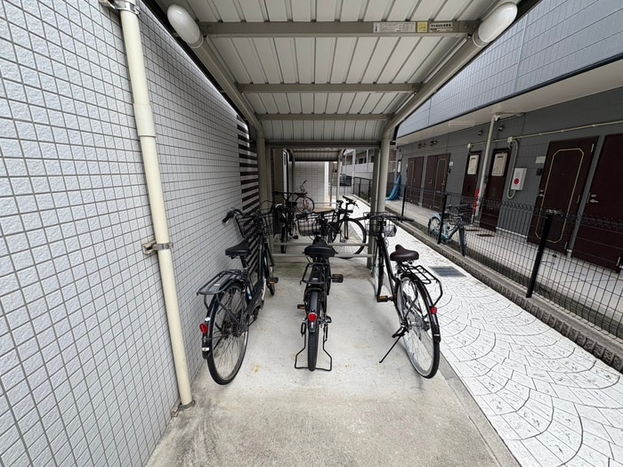 物件外観写真6　(駐輪場)