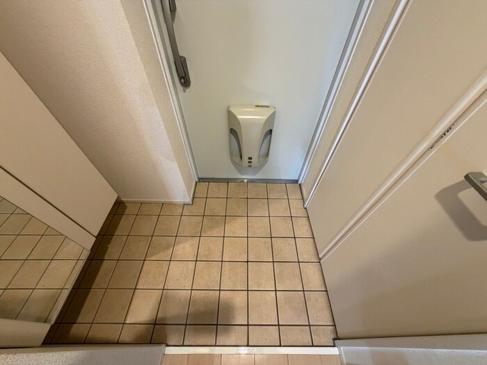 物件内観写真16　(玄関)