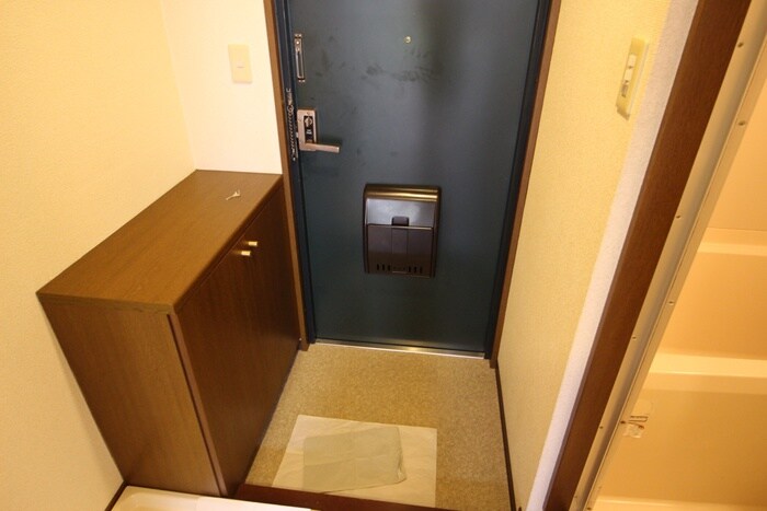 物件内観写真15　(玄関)
