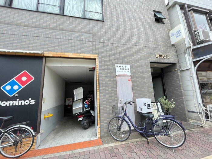 物件外観写真3　(エントランス部分)