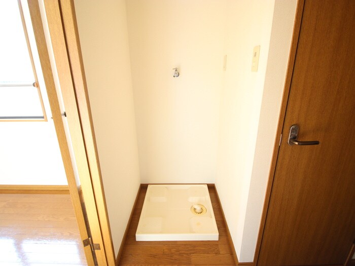 物件内観写真14　(洗濯機置場)