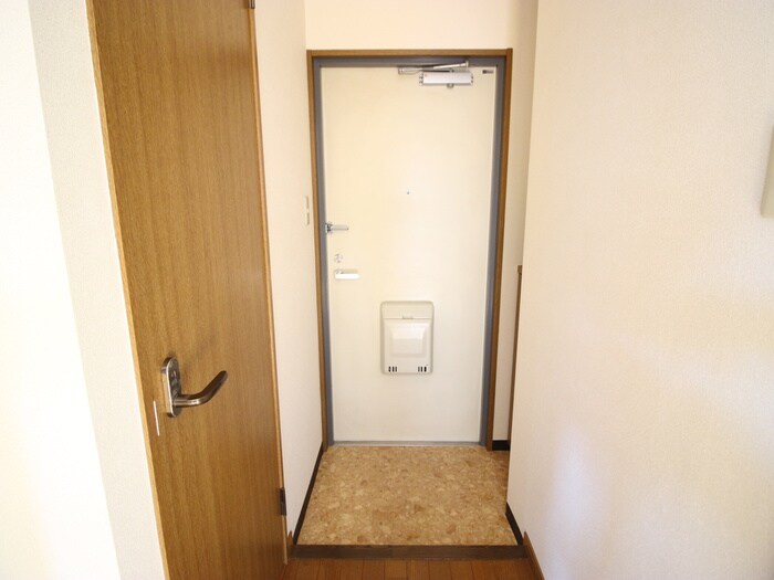 物件内観写真16　(玄関)