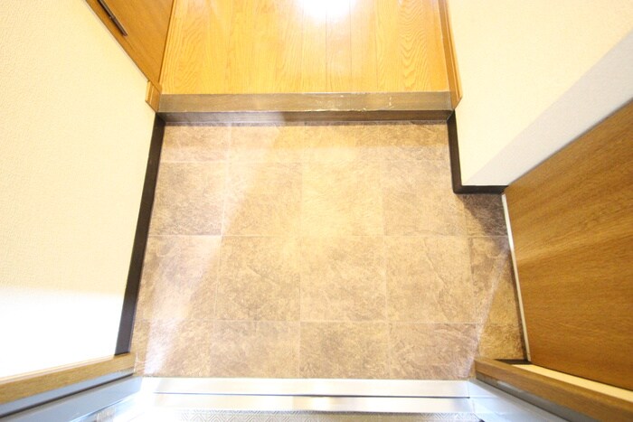 物件内観写真16　(玄関)