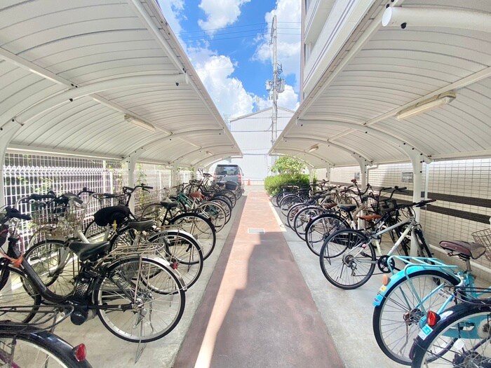 物件外観写真5　(駐輪場)