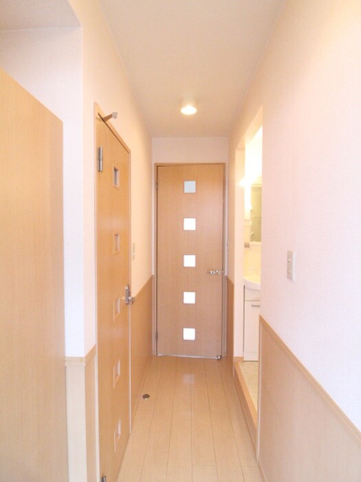 物件内観写真4　(玄関)