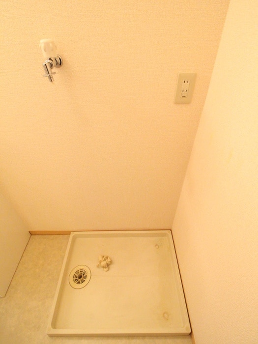 物件内観写真11　(洗濯機置場)