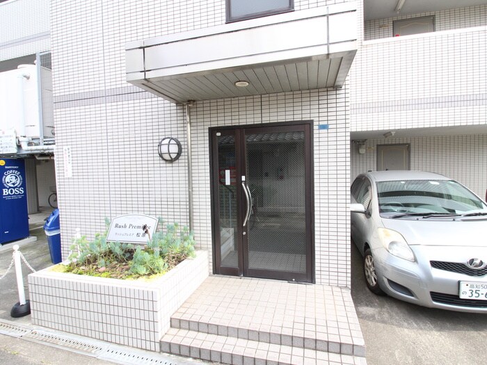 物件外観写真2　(エントランス部分)